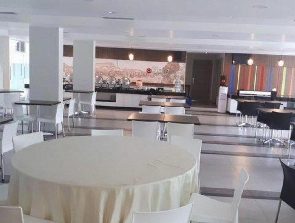Amaris Hotel Ambon Exterior foto